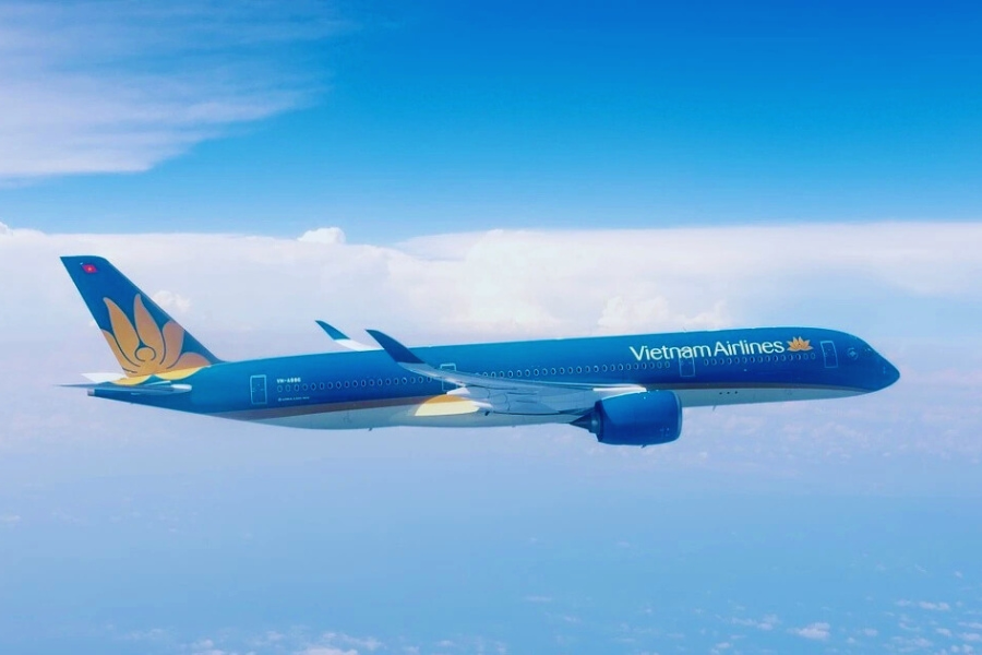 Vietnam Airlines airplane flying above clouds – travel with Auasia Travel